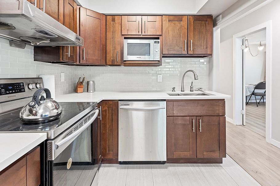 206 1149 W 11th Avenue Vancouver, BC - 9