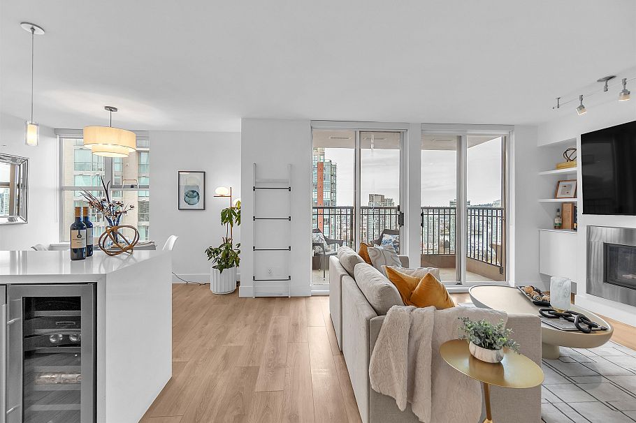 2504 969 Richards Street Vancouver, BC - 3