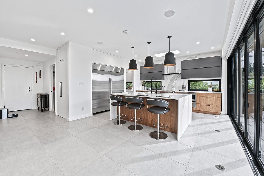 4275 Chelsea Crescent North Vancouver, BC - 4