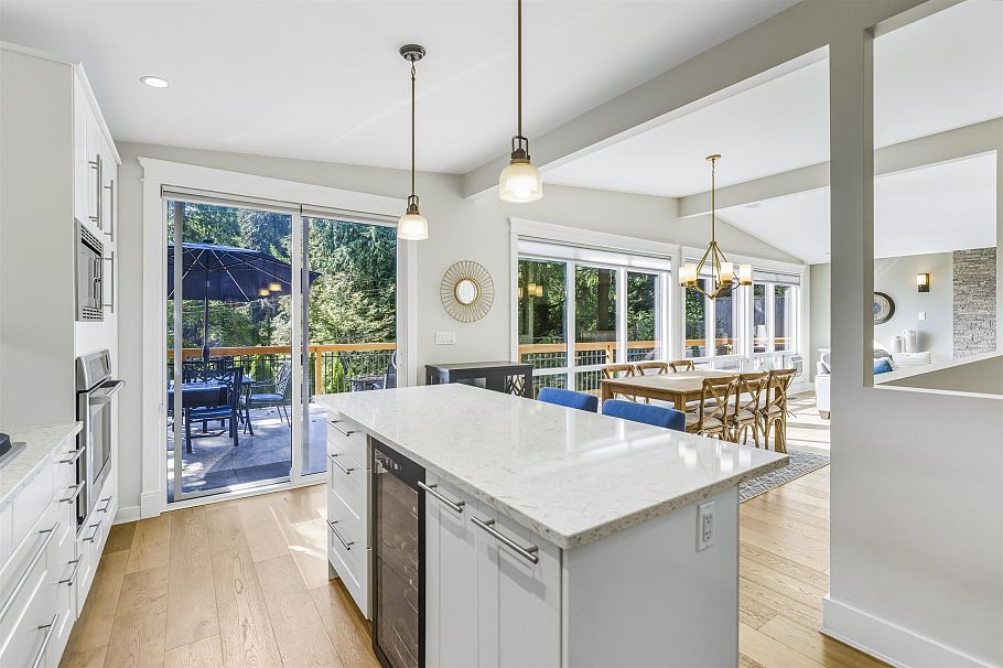 884 Wellington Drive North Vancouver, BC - 12