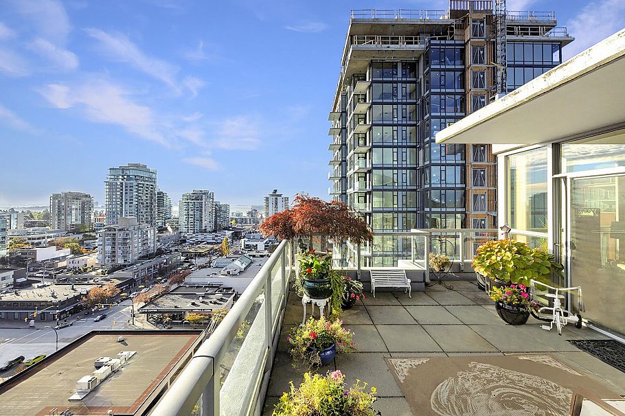 1702 121 W 16th Street North Vancouver, BC - 2