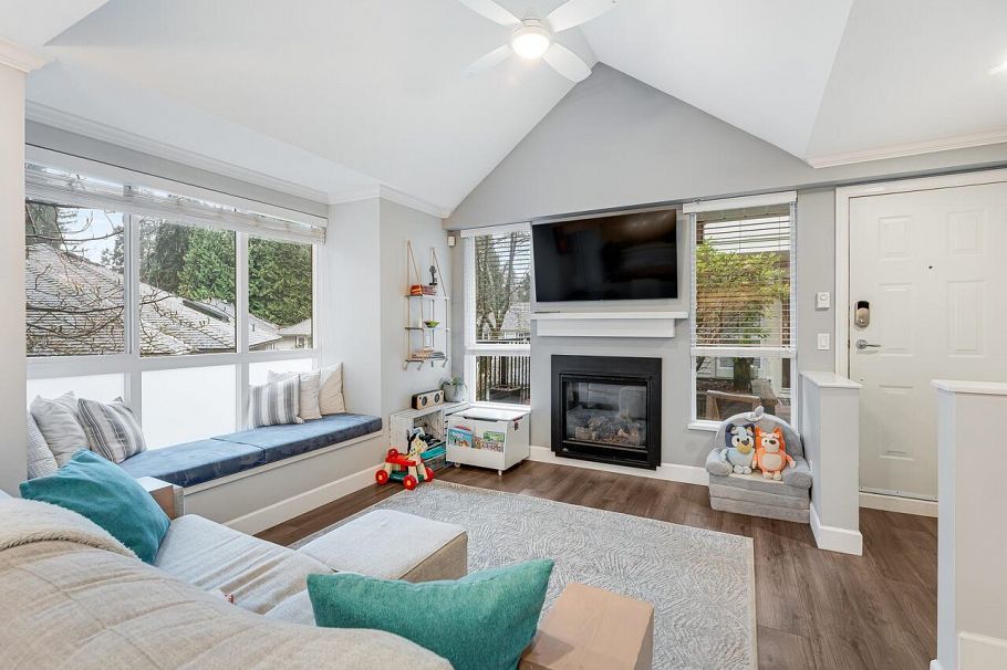 18 1073 Lynn Valley Road North Vancouver, BC - 1