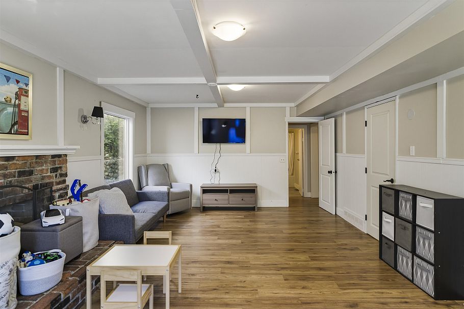 884 Wellington Drive North Vancouver, BC - 34