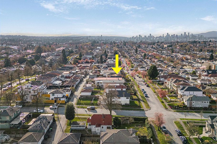 2958 E 4th Avenue Vancouver, BC - 20