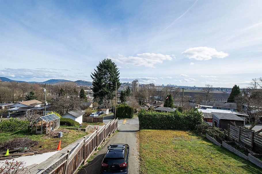 943 Shavington Street North Vancouver, BC - 33