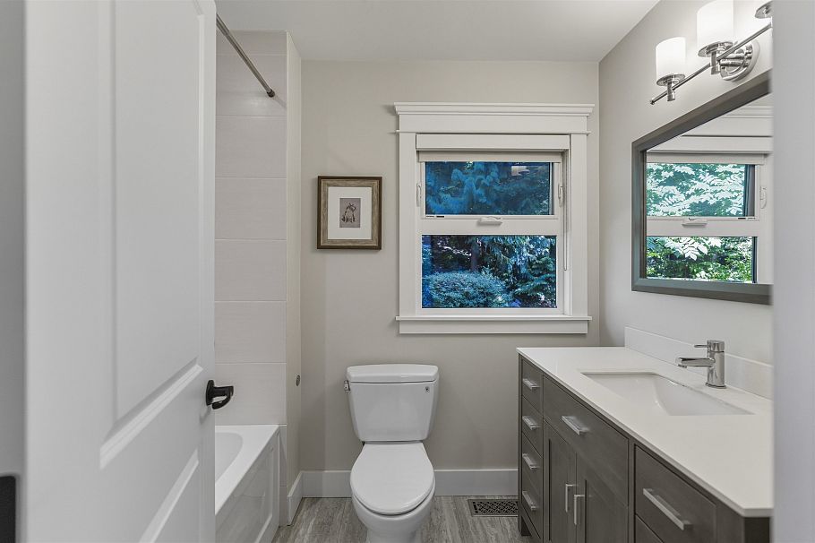 884 Wellington Drive North Vancouver, BC - 29