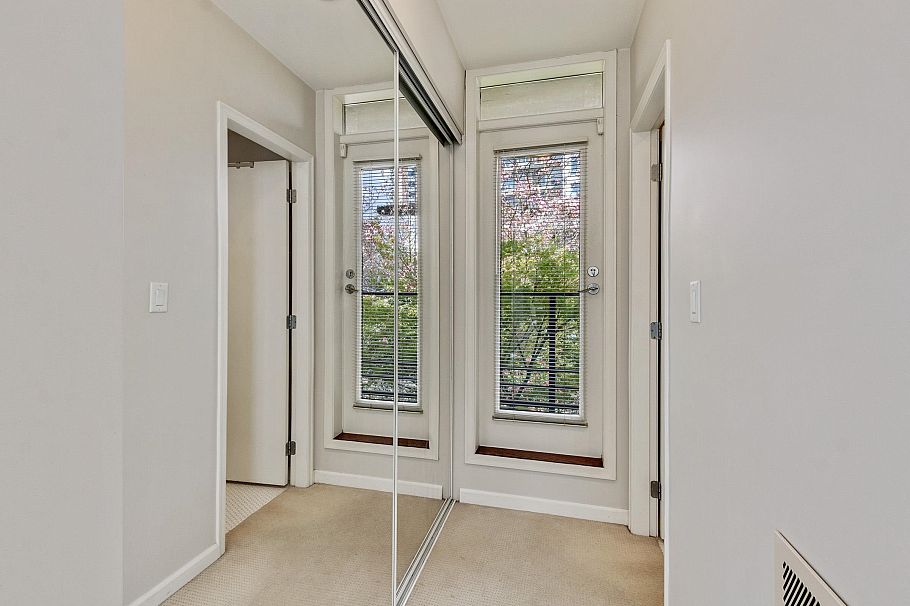 168 W 1st Street North Vancouver, BC - 21