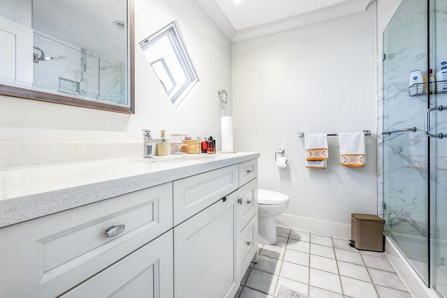 38 889 Tobruck Avenue North Vancouver, BC - 24