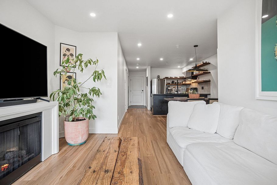 218 4550 Fraser Street Vancouver, BC - 6