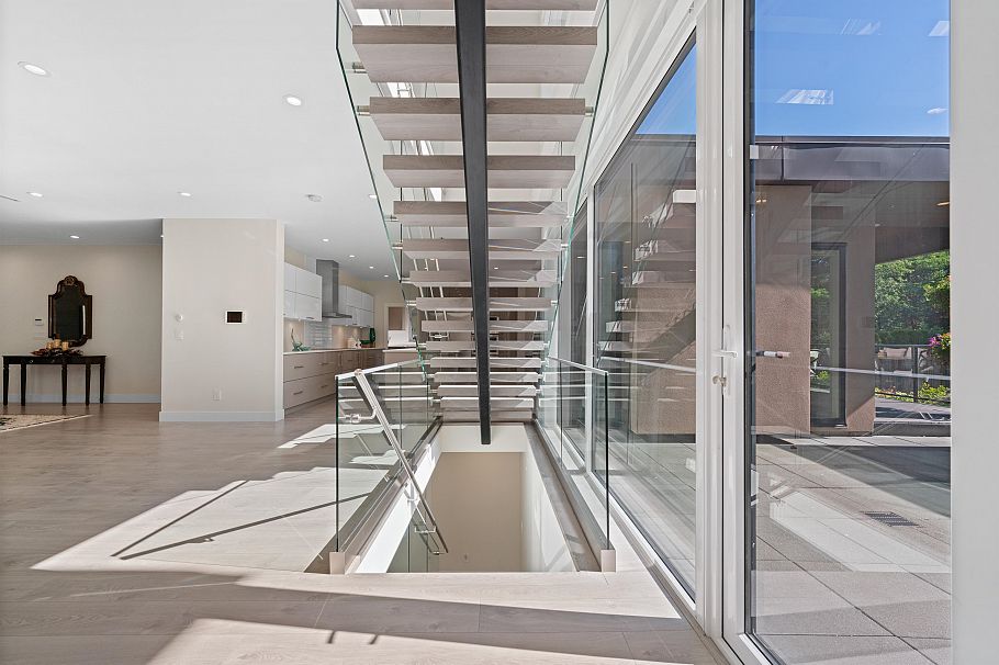 5199 Cliffridge Avenue North Vancouver, BC - 26