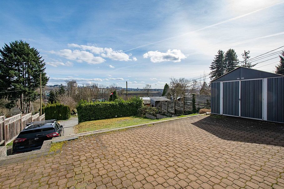 943 Shavington Street North Vancouver, BC - 35