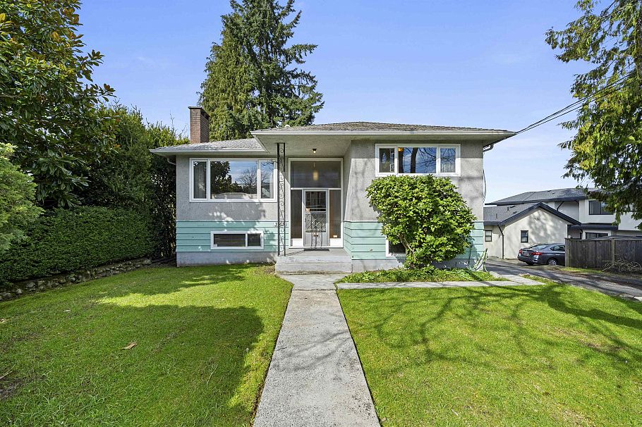 3783 Price Street Burnaby, BC - 1