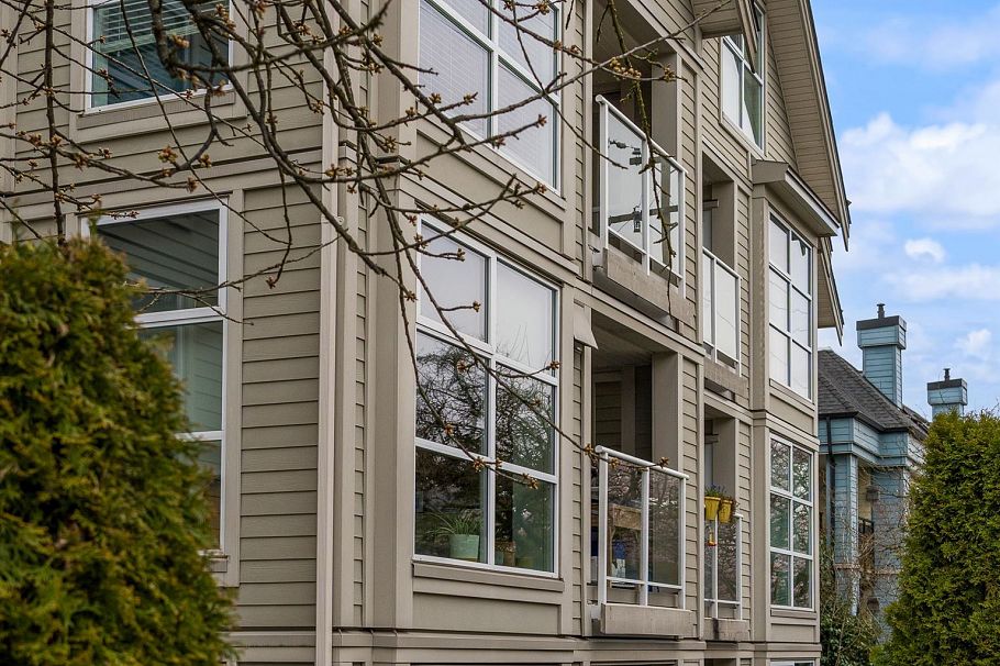 204 3168 Laurel Street Vancouver, BC - 2