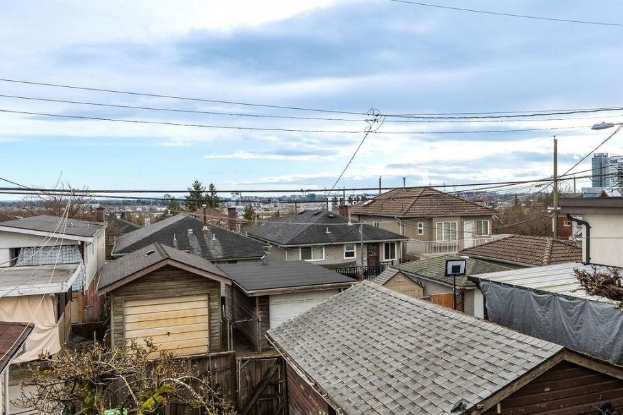 36 E 60th Avenue Vancouver, BC - 9