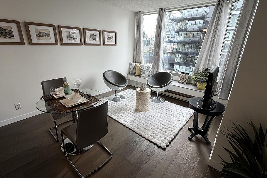 806 1330 Hornby Street Vancouver, BC - 3