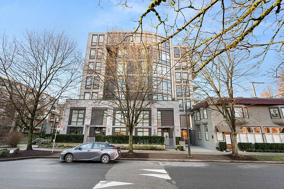 401 2687 Maple Street Vancouver, BC - 1