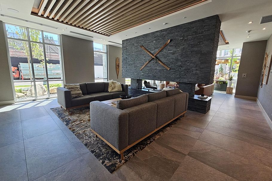 109 2325 Emery Court North Vancouver, BC - 2