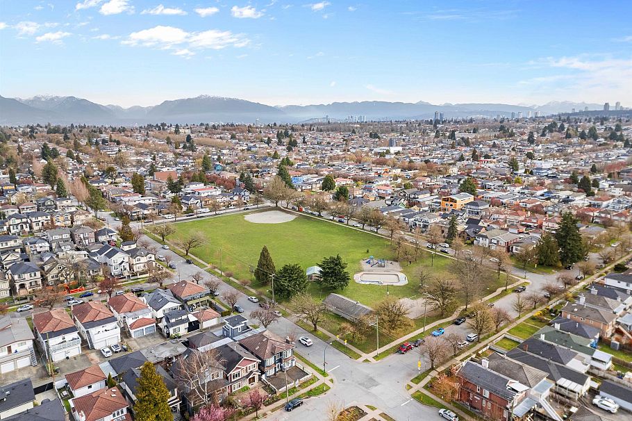 657 E 57th Avenue Vancouver, BC - 28