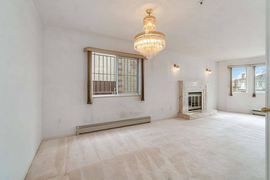 2667 E 47th Avenue Vancouver, BC - 17