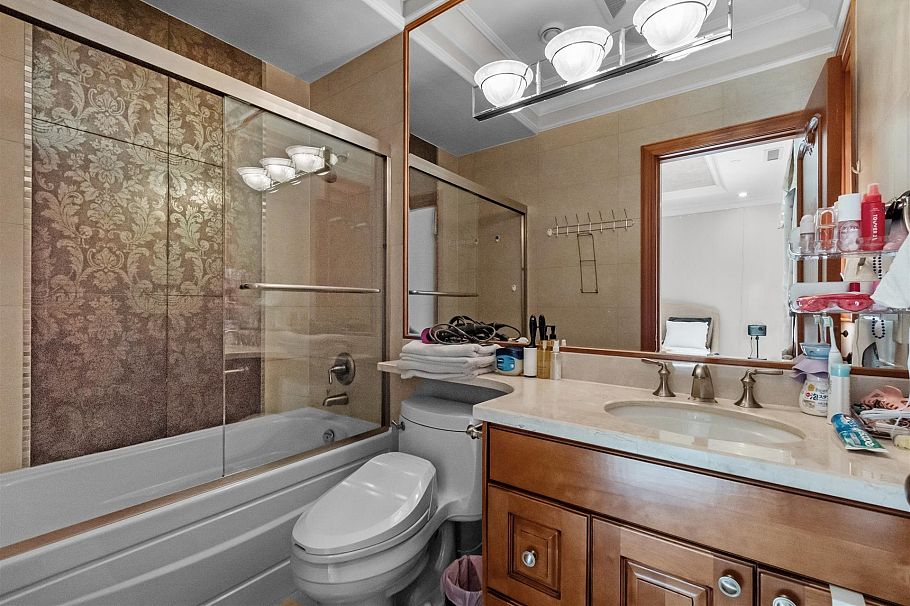 1155 W 54th Avenue Vancouver, BC - 18