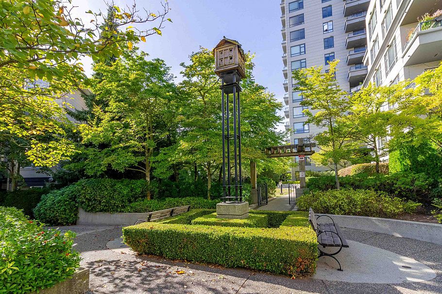 305 3588 Crowley Drive Vancouver, BC - 24