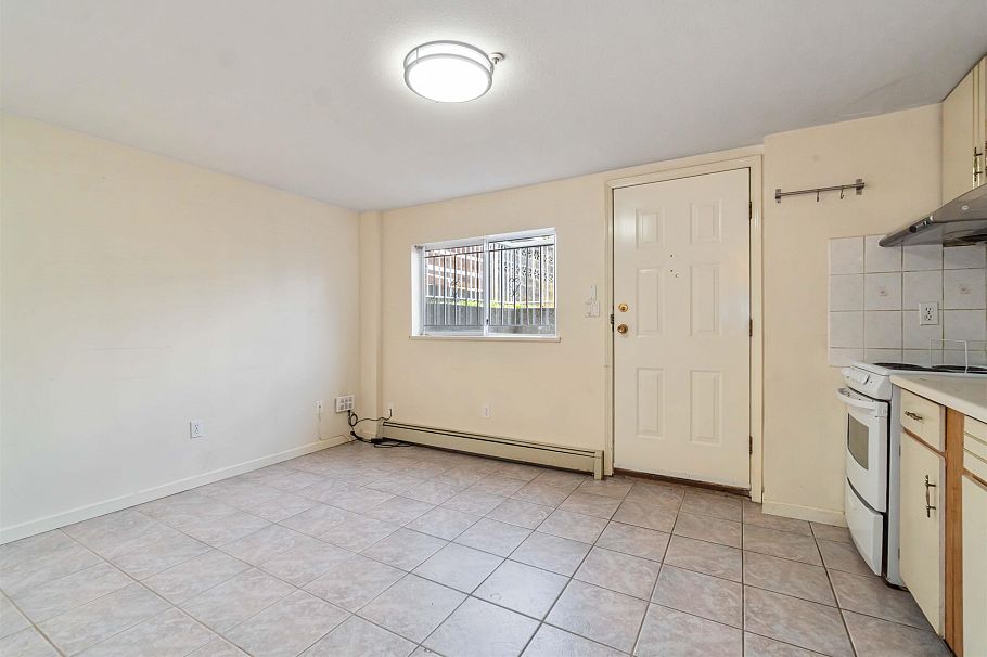 2667 E 47th Avenue Vancouver, BC - 28