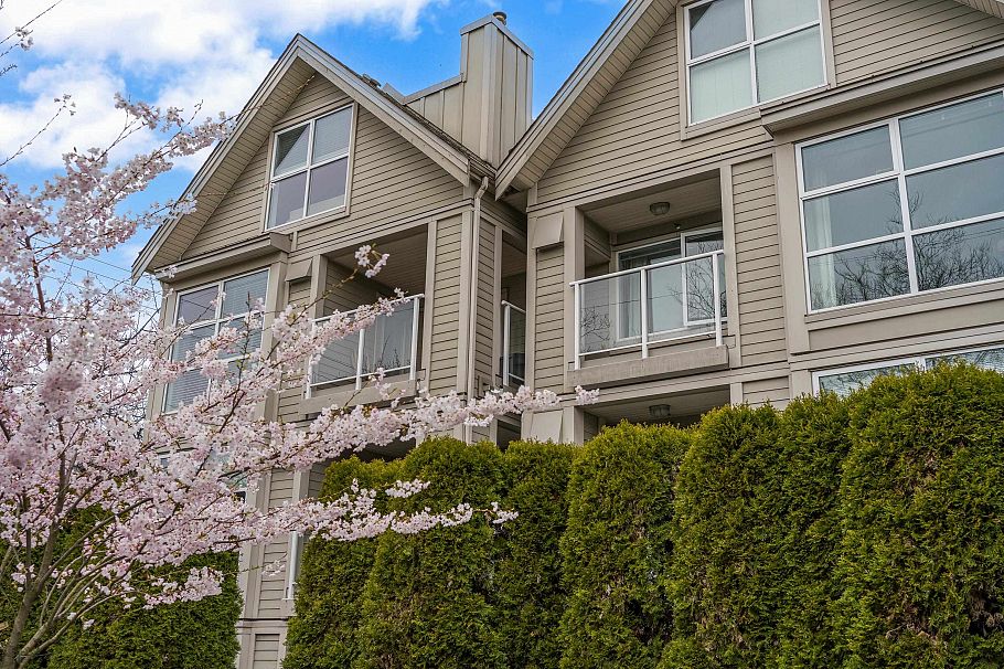 204 3168 Laurel Street Vancouver, BC - 1