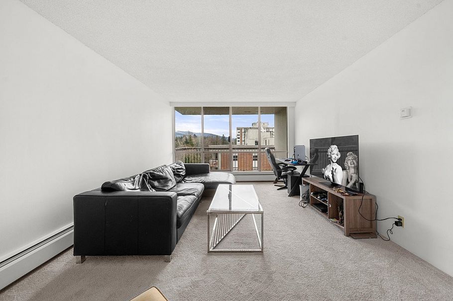 2016 Fullerton Avenue North Vancouver, BC - 2