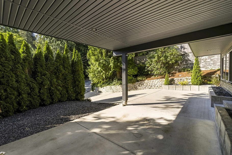 884 Wellington Drive North Vancouver, BC - 37