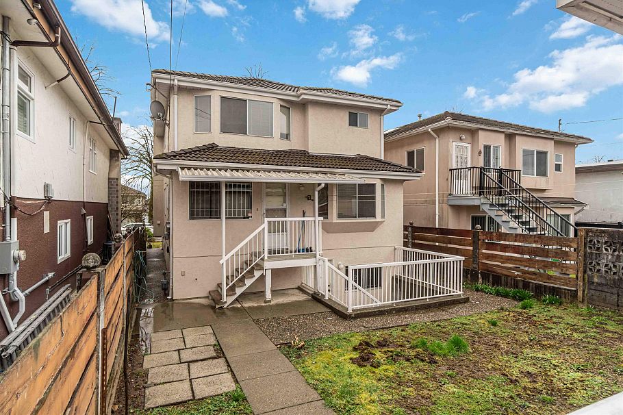2667 E 47th Avenue Vancouver, BC - 35