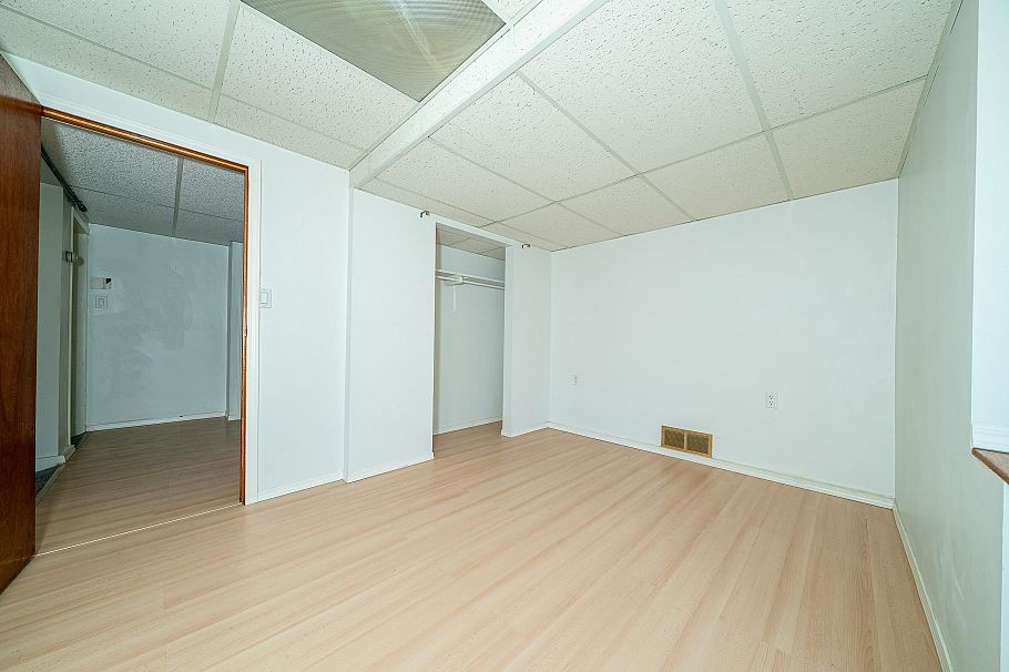 432 W 25th Street North Vancouver, BC - 10