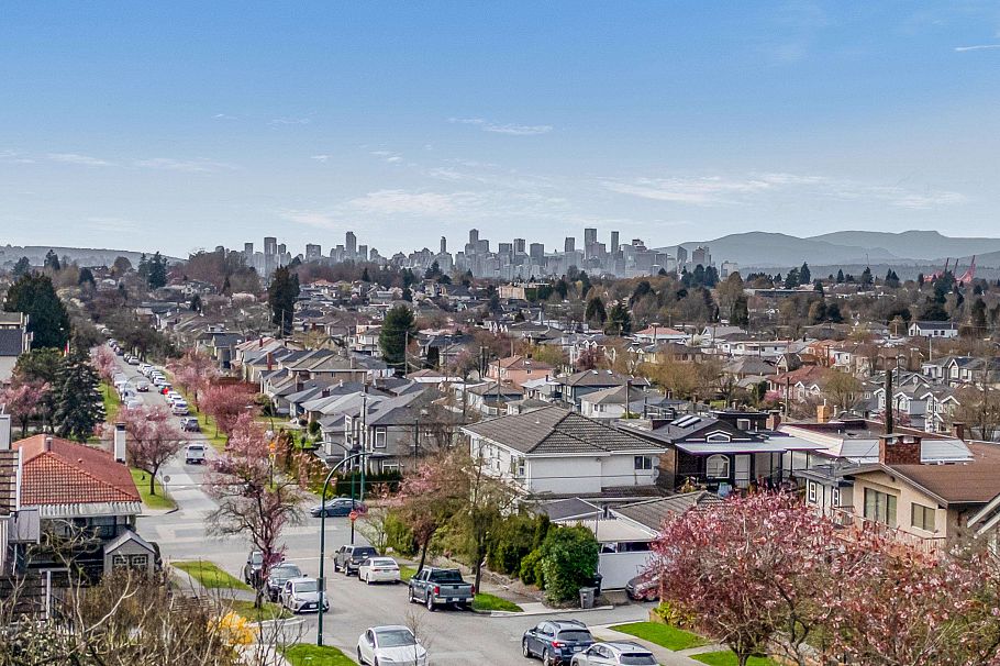 2958 E 4th Avenue Vancouver, BC - 6