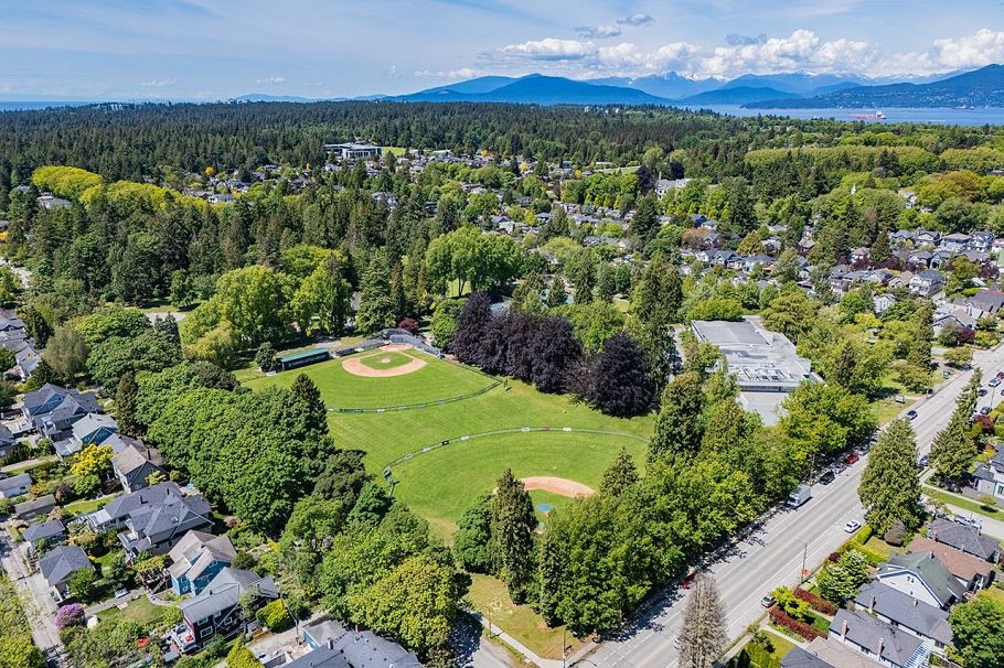 3558 W 32nd Avenue Vancouver, BC - 38