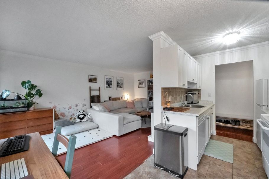 103 214 E 15th Street North Vancouver, BC - 4