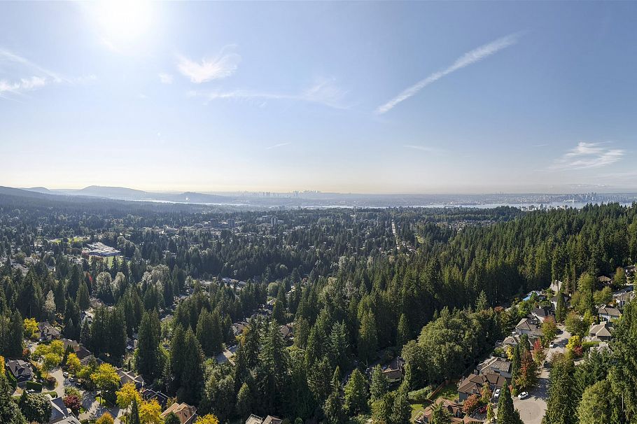 884 Wellington Drive North Vancouver, BC - 40