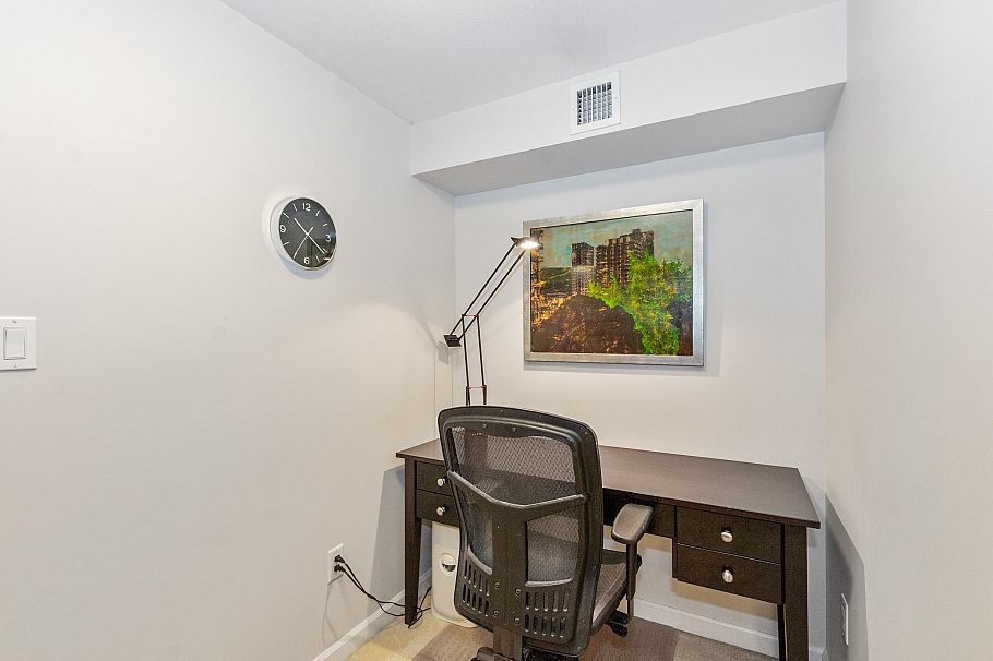 168 W 1st Street North Vancouver, BC - 23