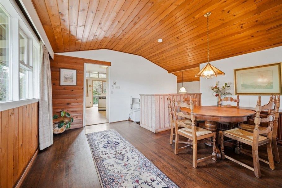 809 Roslyn Boulevard North Vancouver, BC - 10