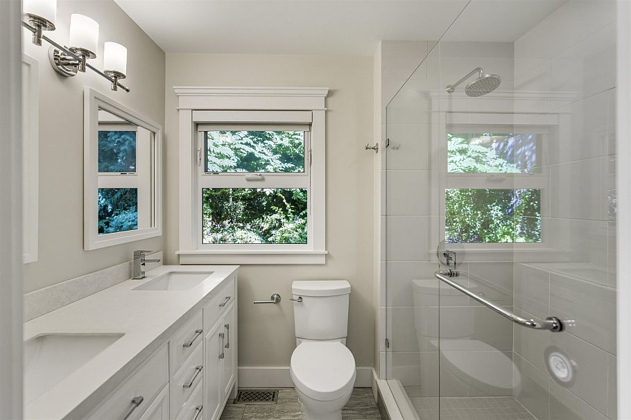 884 Wellington Drive North Vancouver, BC - 26