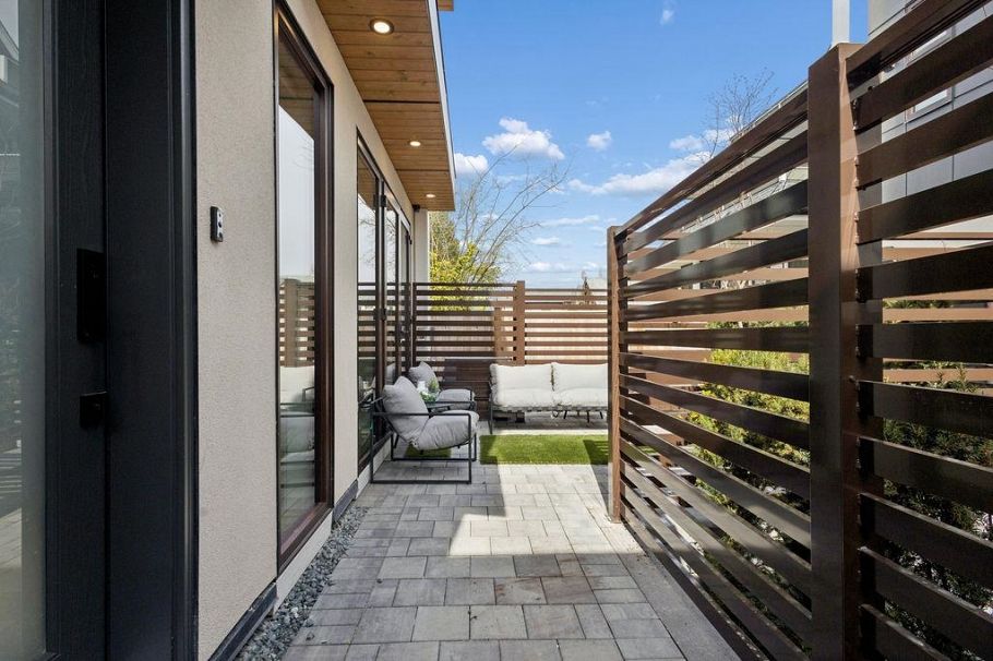 1 3393 Victoria Drive Vancouver, BC - 23