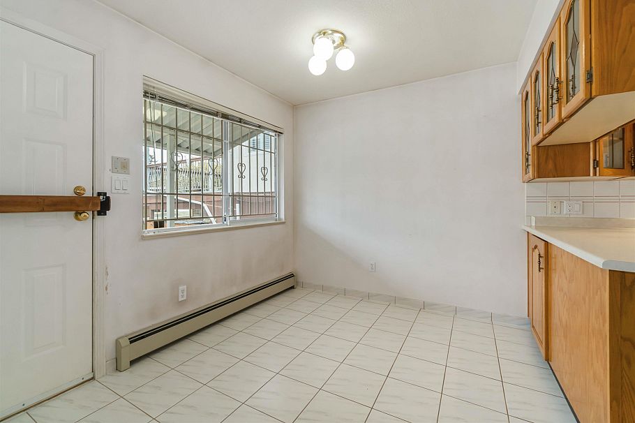 2667 E 47th Avenue Vancouver, BC - 5