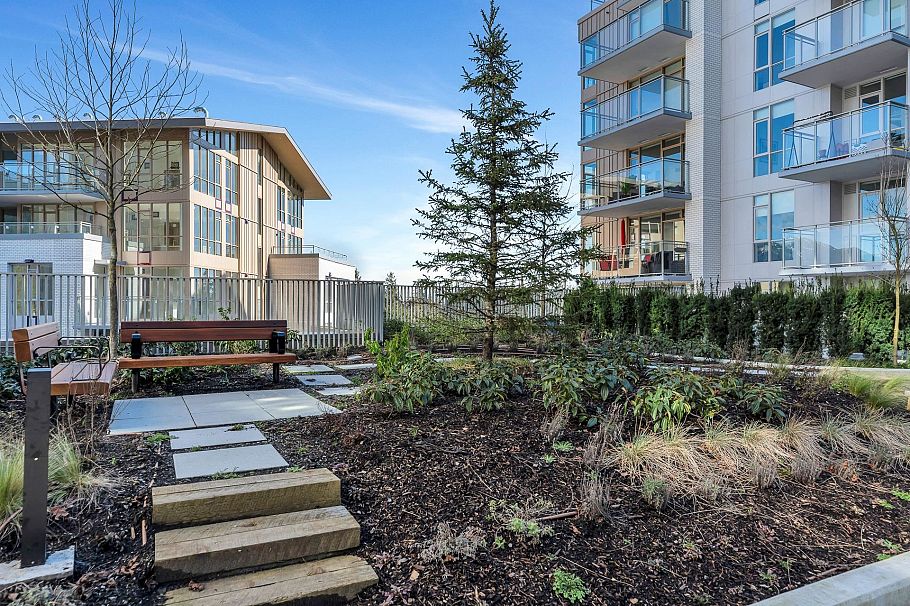 109 2325 Emery Court North Vancouver, BC - 27