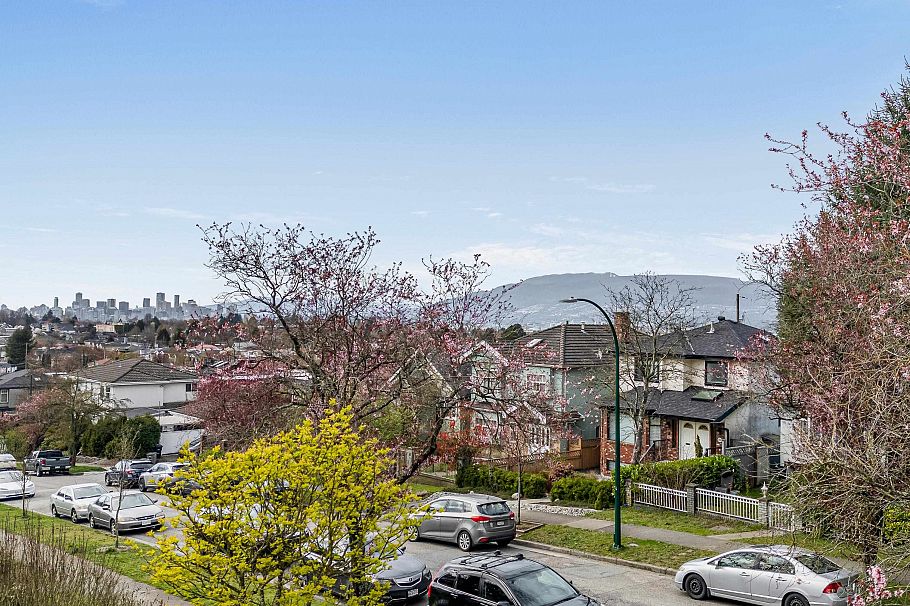 2958 E 4th Avenue Vancouver, BC - 11