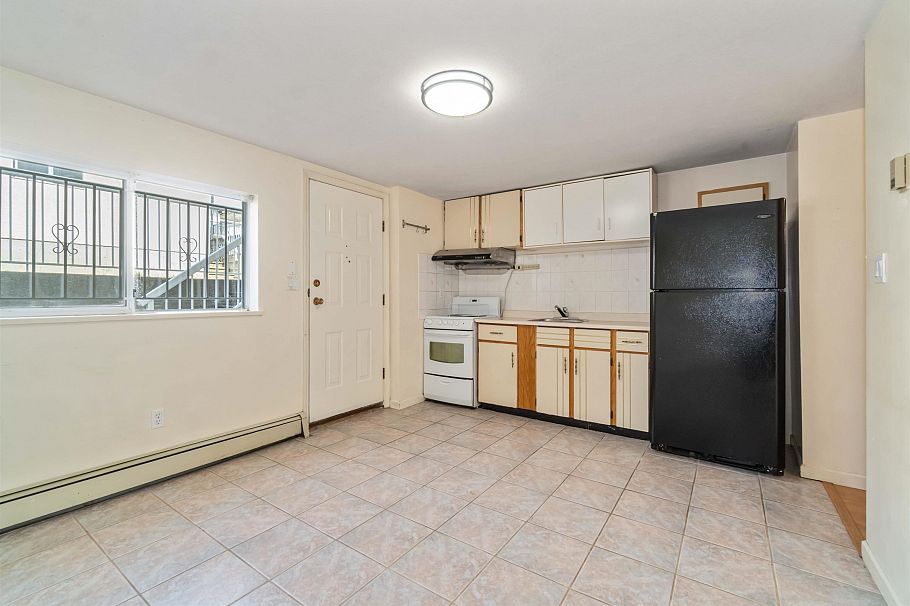 2667 E 47th Avenue Vancouver, BC - 27