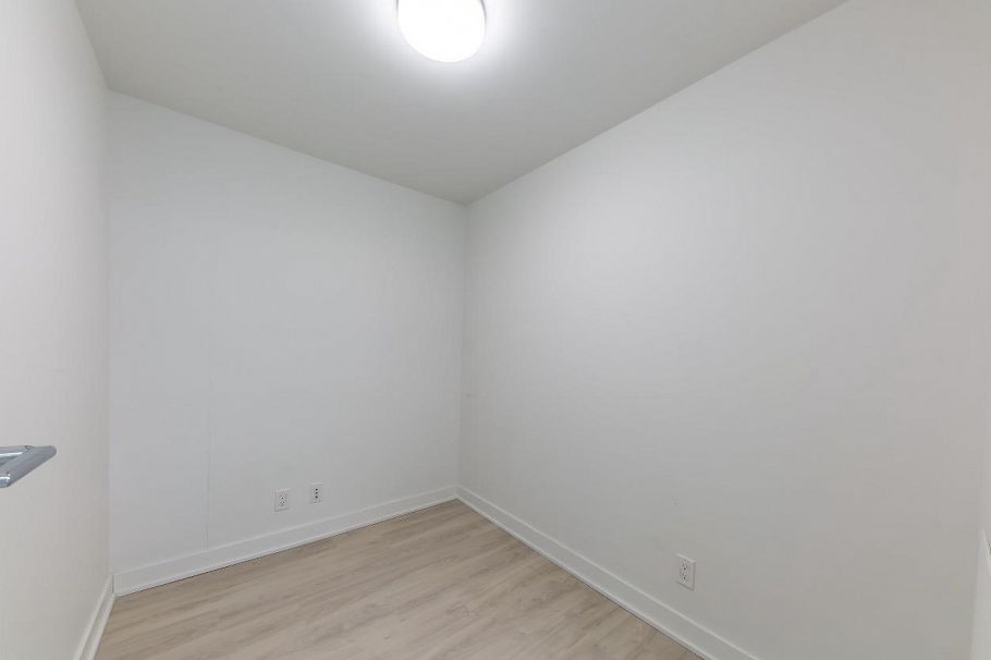 2005 1401 Hunter Street North Vancouver, BC - 11