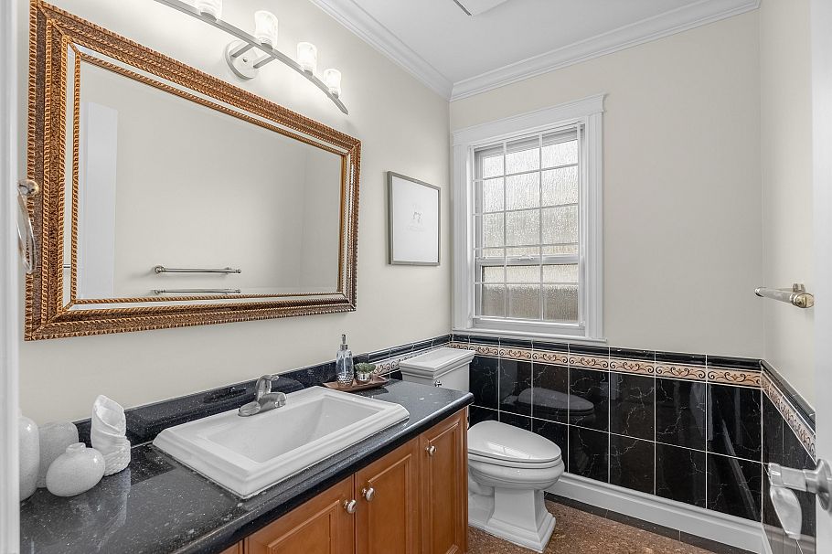 8038 Selkirk Street Vancouver, BC - 7