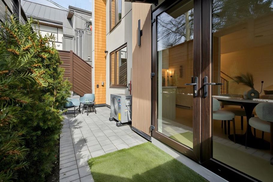 2 3393 Victoria Drive Vancouver, BC - 21