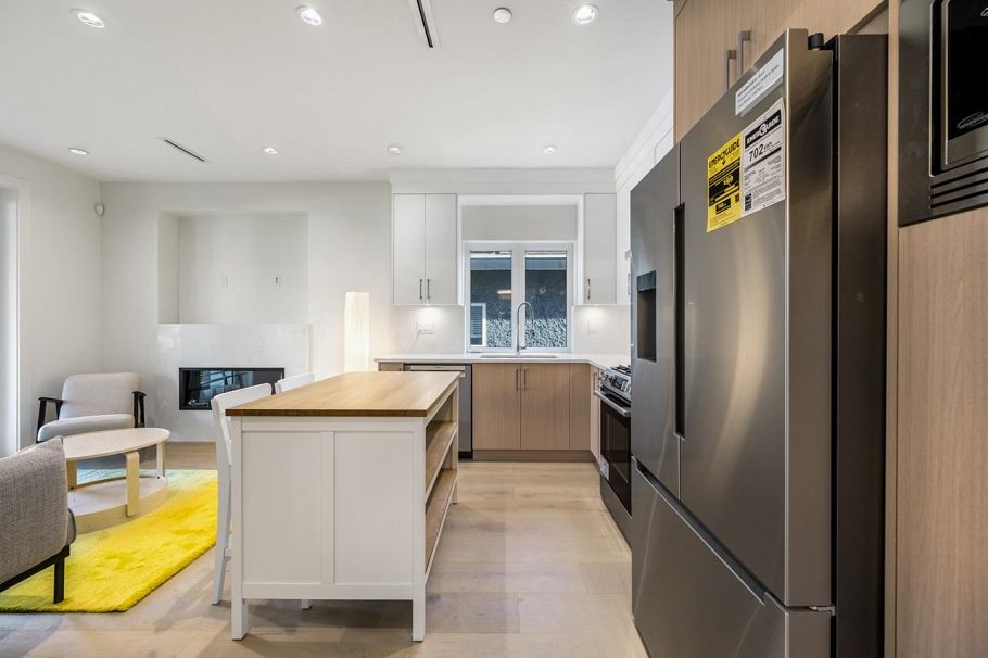 1 366 E 64th Avenue Vancouver, BC - 8