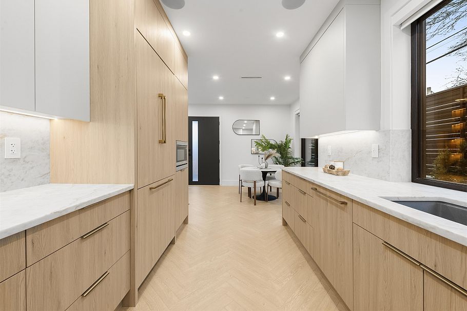 2 3393 Victoria Drive Vancouver, BC - 9