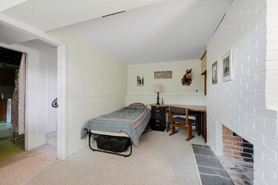 809 Roslyn Boulevard North Vancouver, BC - 30