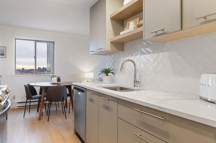 905 110 W 4th Street North Vancouver, BC - 12